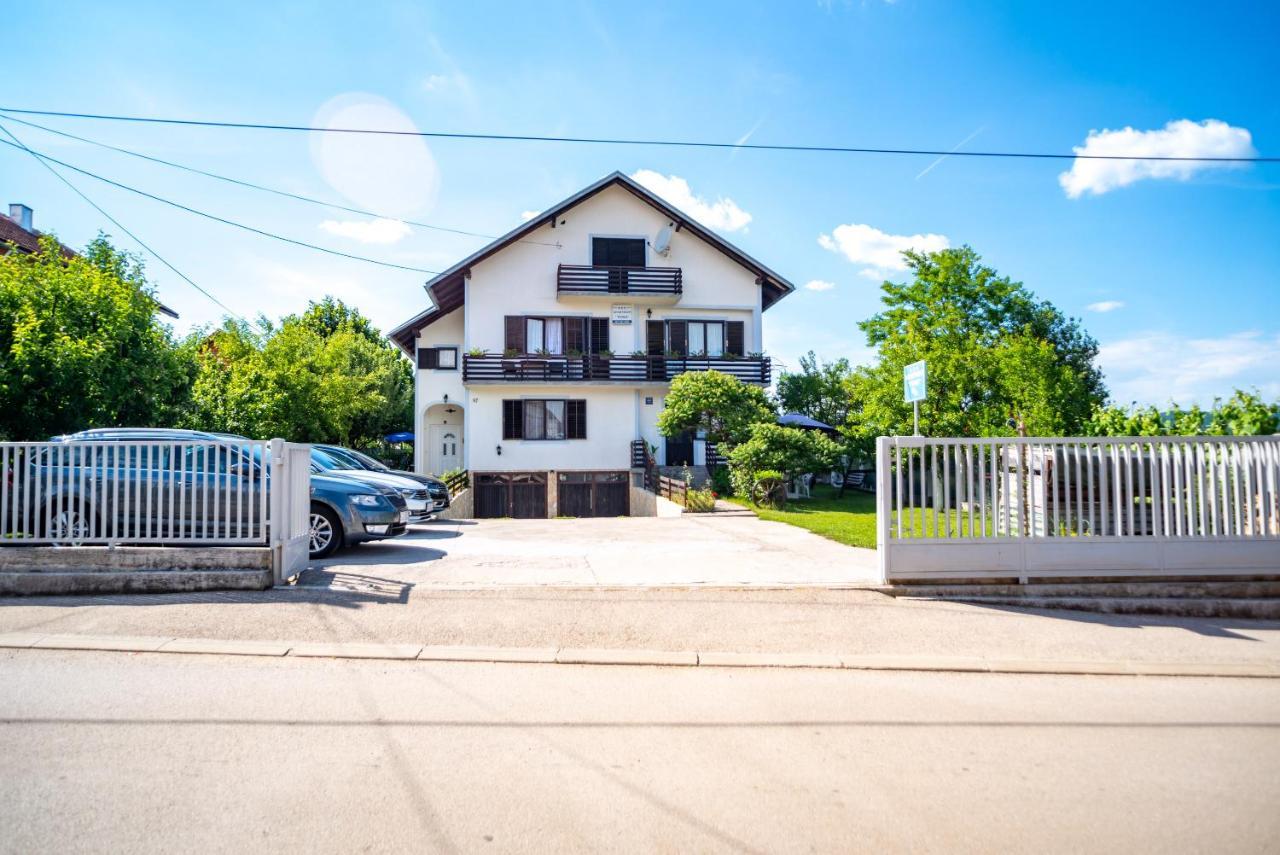 Apartments Fuma Otočac Esterno foto