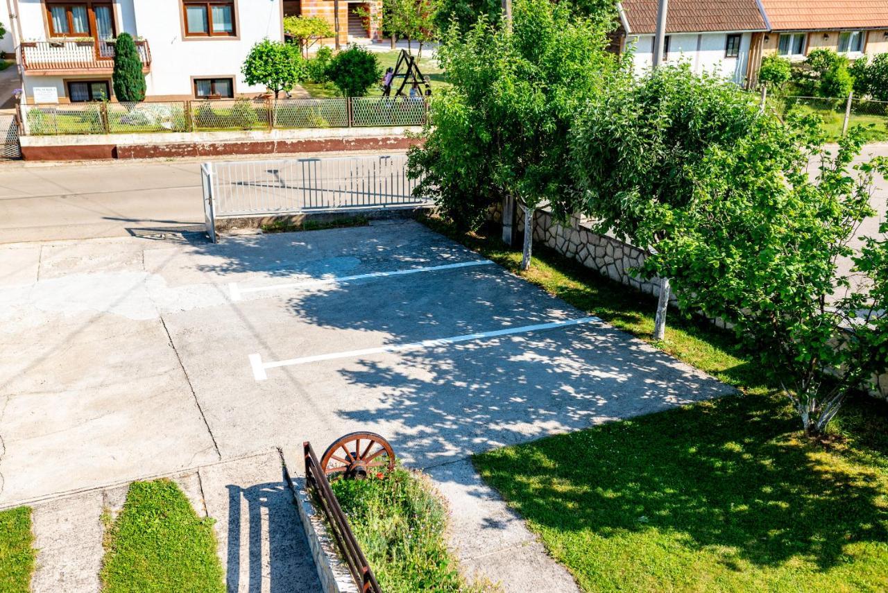 Apartments Fuma Otočac Esterno foto